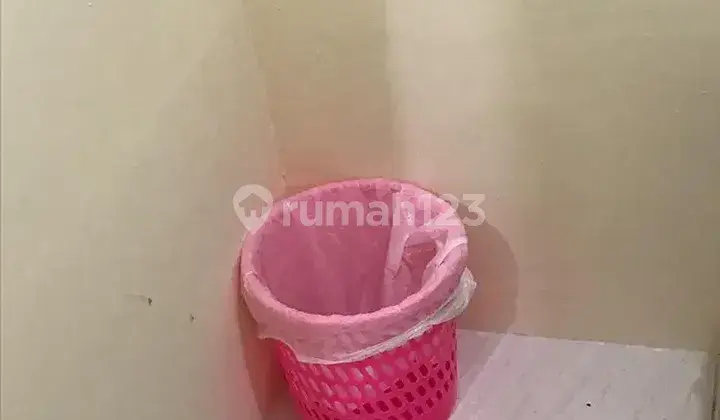For rent: boarding house near gas station, Cengkareng.