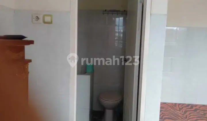 Kos Dinoyo Sby free listrik/kmr mandi dlm. L/P/pasutri ada surat NIKAH