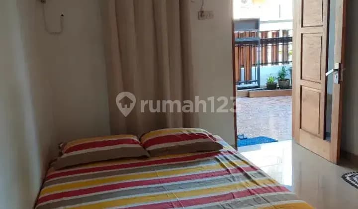 Kos bersih khusus karyawan Putra lokasi dekat Solo Square