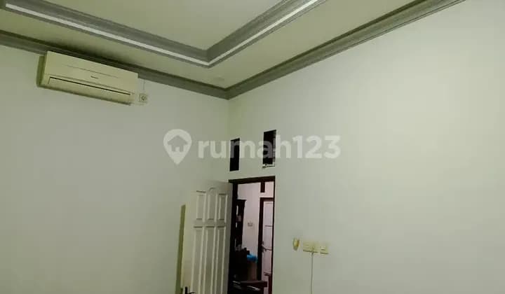 Women's boarding house, for students or female employees.