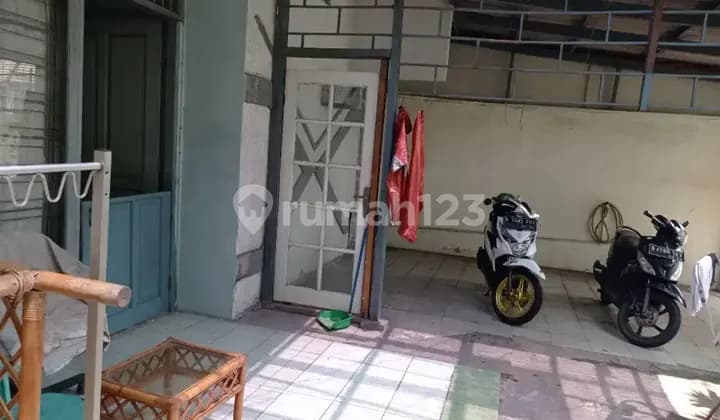 Kos utk wanita dg harga ringan di perumahan yg tenang, nyaman & aman