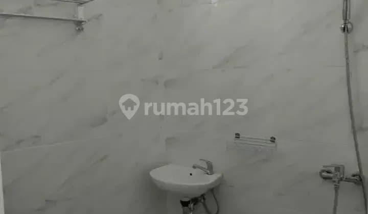 Kos bangunan baru komplit Kost kosan