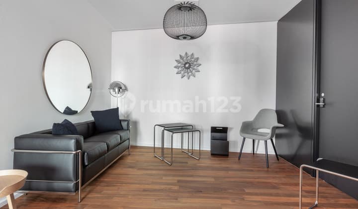 Regus - JIC Tower (Kantor Pribadi 4 Orang)