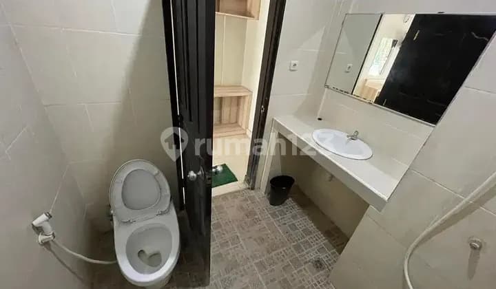 Kos Kamar AC Elit di Kuta Bali Dekat Beachwalk Mall