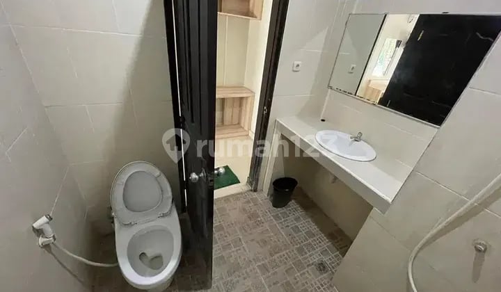Kos Kamar AC Elit di Kuta Bali Dekat Beachwalk Mall