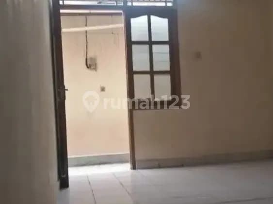 Boarding house near Lippo Plaza Kramat Jati.