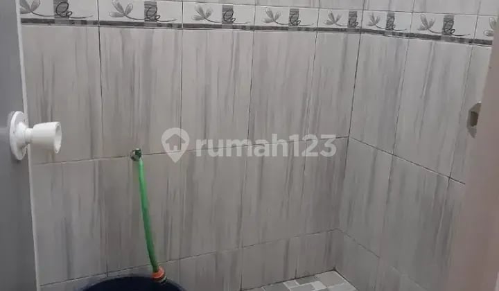 Comfortable boarding house suitable for couples or individuals.