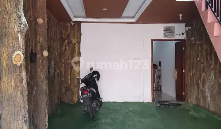KOST KHUSUS PUTRI Dekat Alteri Pondok Indah Depan Halte Busway Bungur