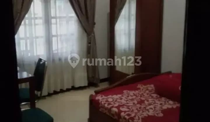 Strategic and affordable women's boarding house on West Tegalsari Street.