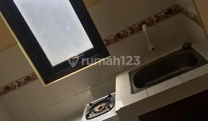 Di kontrakan buat karyawan / mahasiswa pria wanita single.