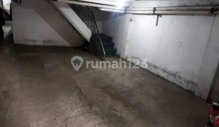 Kost Menceng (Manyar)