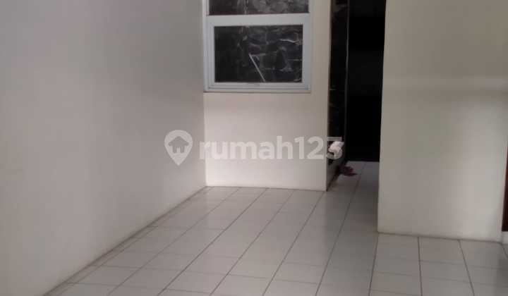 Jual Rumah Bagus Sudah Renovasi 2 Lantai di Taman Kopo Indah 2 Harga Nego