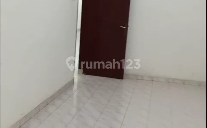 Dijual rumah besar & luas terawat di Taman Kopo indah 2 harga nego