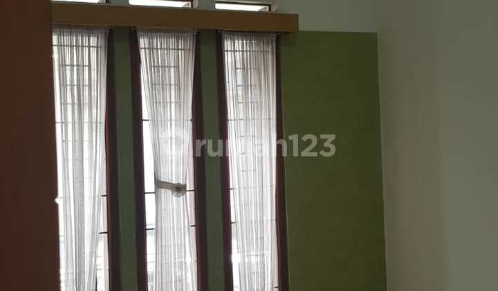 Rumah Hunia Nyaman Berkelas Dapatkan Harga Nego Taman Kopo indah 2