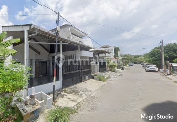 Rumah di Klampis Semolo Strategis Surabaya Timur
