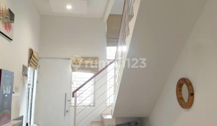 Rumah Gunung Anyar Surabaya Timur 2 Lantai Full Furnished 400m dari MERR, Kampus UPN & UINSA Harga Drop 200Jt