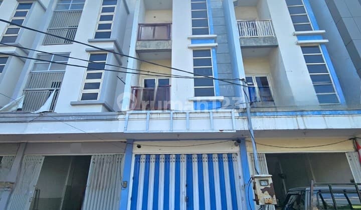 Disewakan Ruko Raya Jenggolo Sidoarjo Pusat Kota 3 lantai Parkir Luas