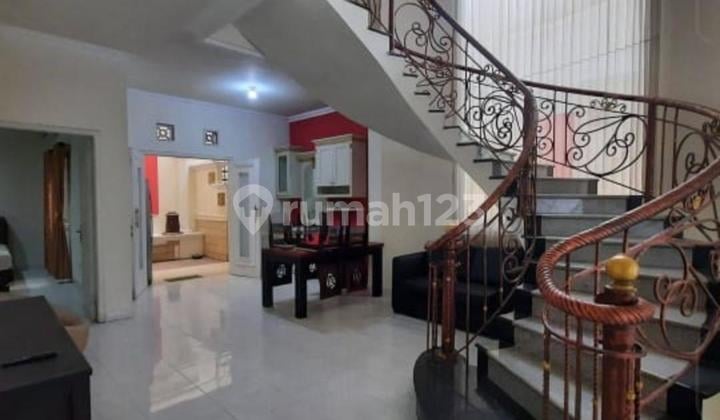 Rumah Tenggilis Surabaya Minimalis 2 Lantai Furnished Full Renovasi SHM Siap Huni