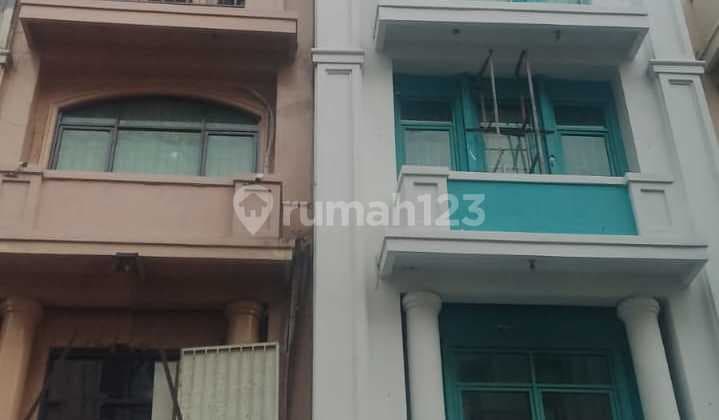 Ruko Lokasi Komersial dekat Mall Sekolah Harga Murah