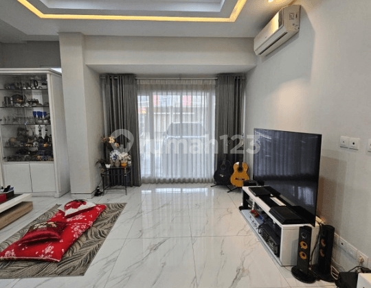 Rumah Cantik Di Green Lake City Cluster Amerika Latin Boulevard