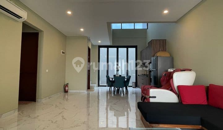 Rumah Mewah 4 Lantai di Pulomas Jakarta Timur Strategis Nego