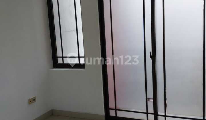 Rumah di Green Lake City Cluster Asia Strategis