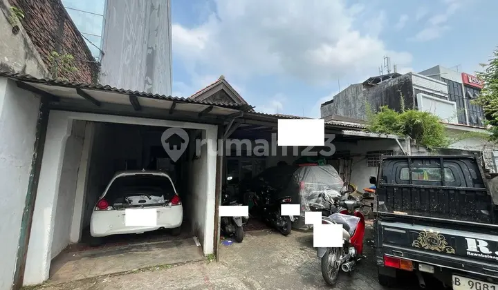 House in Kebon Jeruk West Jakarta Strategic Location negotiable