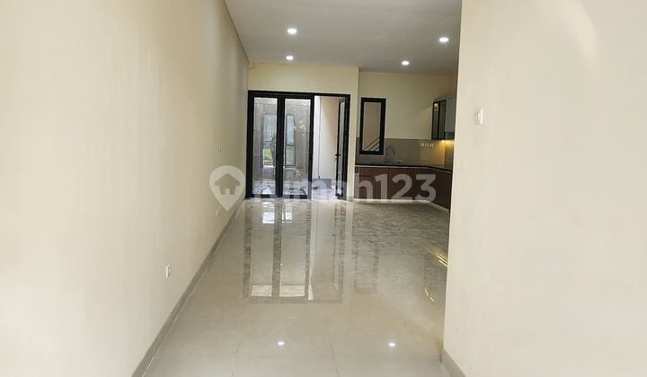 Brand New House di Metland Puri Tangerang Strategis