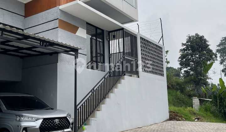 Rumah 2 Lantai di Cihanjuang Bandung Utara