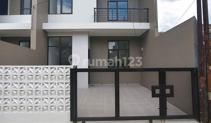 Rumah Baru 2 Lantai di Margahayu Saturnus