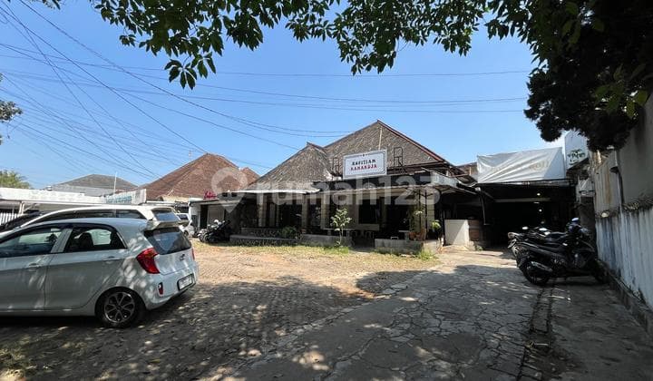 Rumah Gaya Belanda Th 1920 di Main Road Supratman Bandung