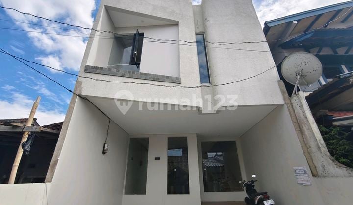 Rumah Baru Gaya Industrial di Cijagra Buah Batu