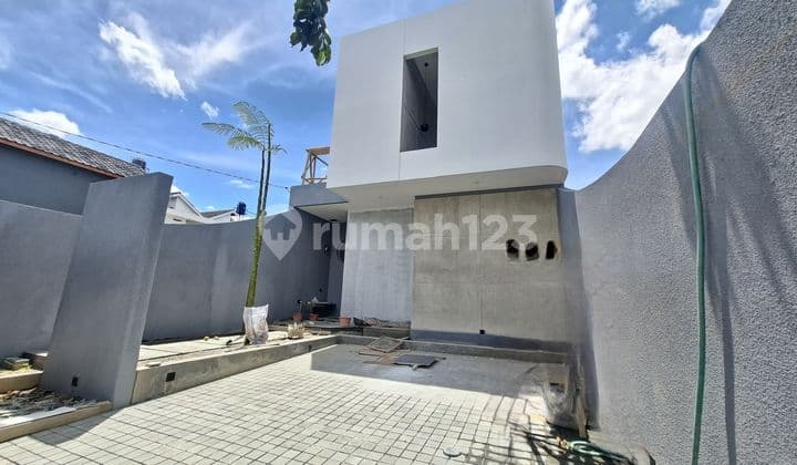Rumah Gaya Industrial di Sayap Turangga Martanegara