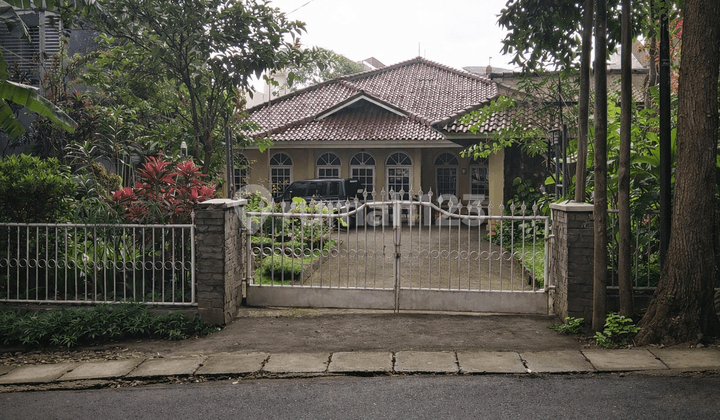 Dijual Rumah Luas Dekat Pendidikan Strategis di Gegerkalong