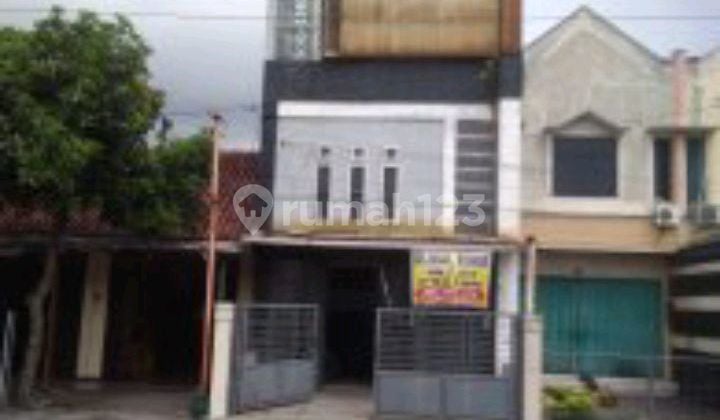 Bonus 2-Story Roadside House in Surakarta Bonus 2-Story Roadside House in Surakarta