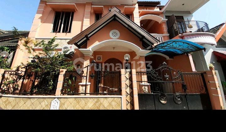 Rumah Kontemporer Classic 2 Lantai Free Ac di Makamhaji Solo