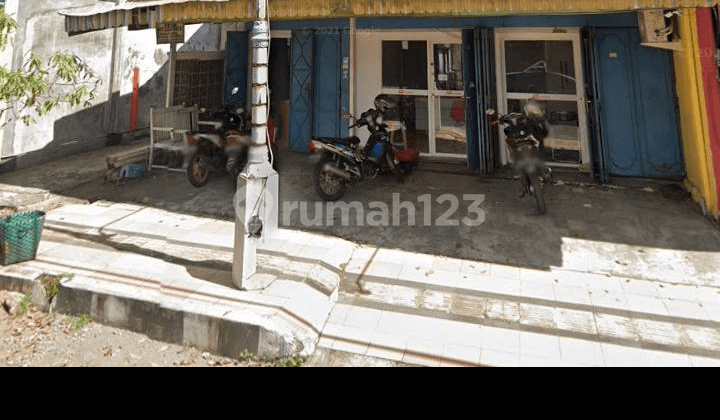 Rumah Tengah Kota 2 Lantai Free Ruang Usaha di Karanganyar