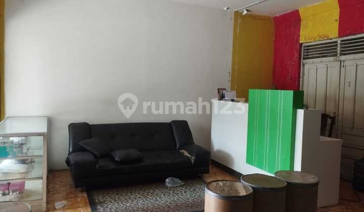 Rumah Kece Tengah Kota Karanganyar Bonus Ruang Usaha