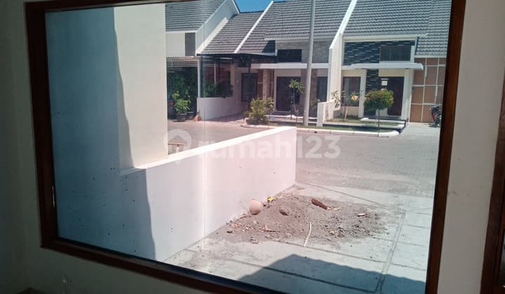 Rumah Elok bisa untuk Perkantoran di Perum Gentan Sukoharjo