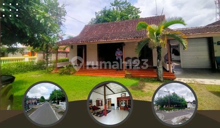 Rumah Vintage Unik Bonus Halaman Luas di Sragen