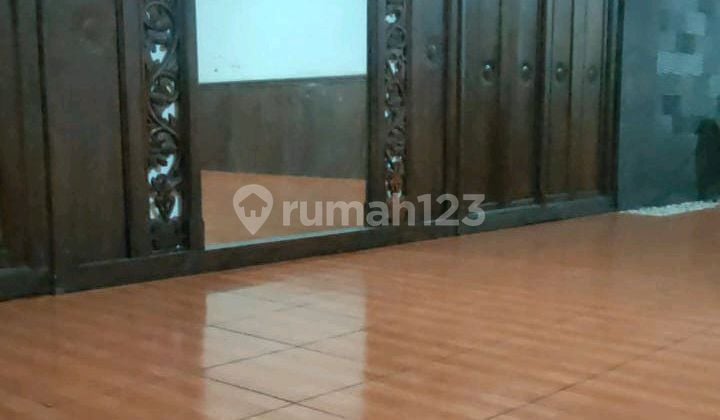 Rumah Vintage Classic View Perkotaan Di Gajahan Solo Rumah Vintage Classic View Perkotaan Di Gajahan Solo