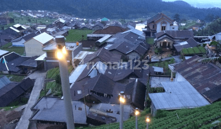 Villa Ganteng Bonus Gunung dan Pemandangan Alam di Tawangmangu