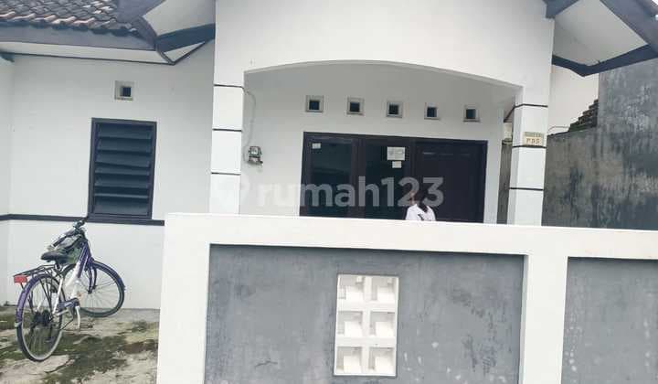 Rumah Cute di Perum Tni Ngasem Colomadukaranganyar