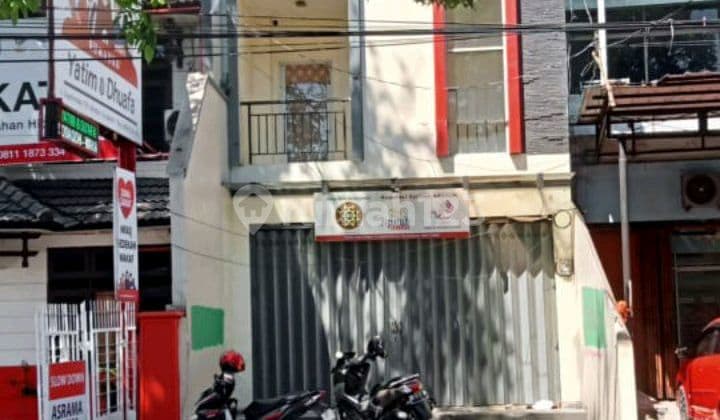 Stunning 3-Story Shop House with Street View in Banjarsari, Surakarta