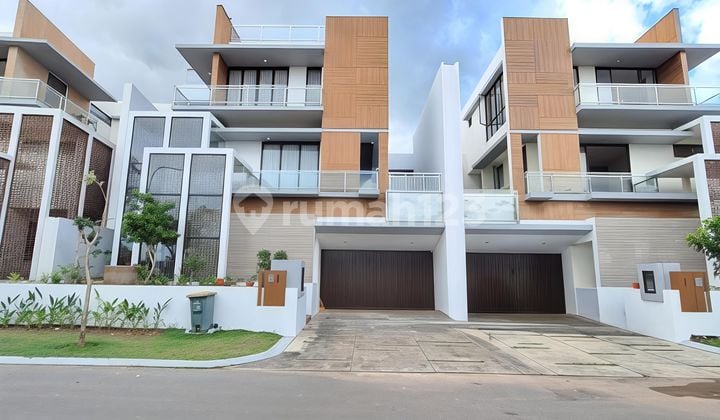 Rumah Mewah di Citraland Megah Dekat Mega Mall