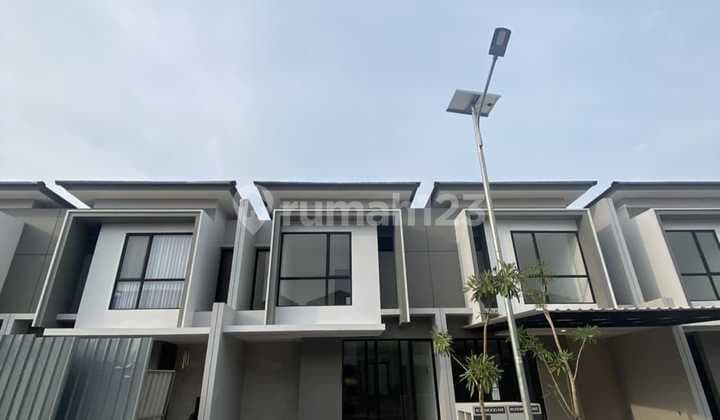 Beautiful House in Garden Avenue Cluster Near Bengkong Sadai