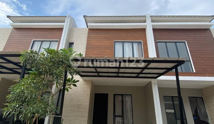 Rumah Cantik di Citraland Megah Dekat Mega Mall