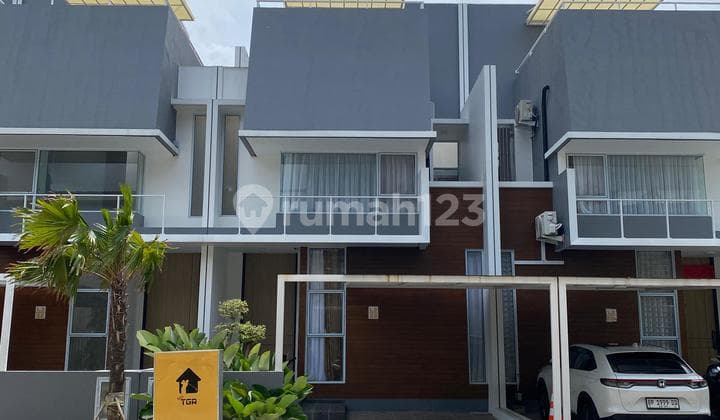Beautiful House at Taman Golf Residence 3 Near Central Sukajadi