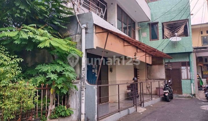 Rumah Tempat Tinggal + Kost 6 Pintu Samping Kampus Trisakti & Rs Sumber Waras, Akses Mobil Deket Pusat Niaga Grogol & Roxy Mas.