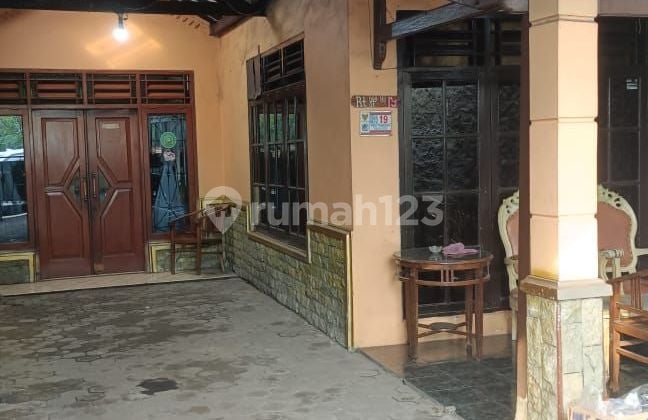 Rumah Murah Di Bawah Njop+ 4 Kios, Jln Raya Bogor, 1 Km Ke Toll Jorr/ Dlm Kota Pasar Rebo, 200 M Gor Ciracas